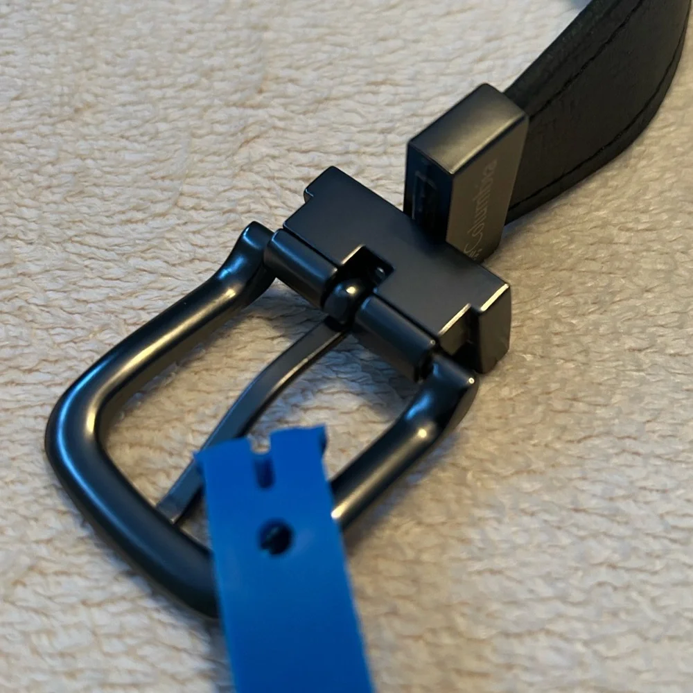Columbia Boys XS (19-21) Reversible Black/Brown Synthetic Leather Belt. NWT.
